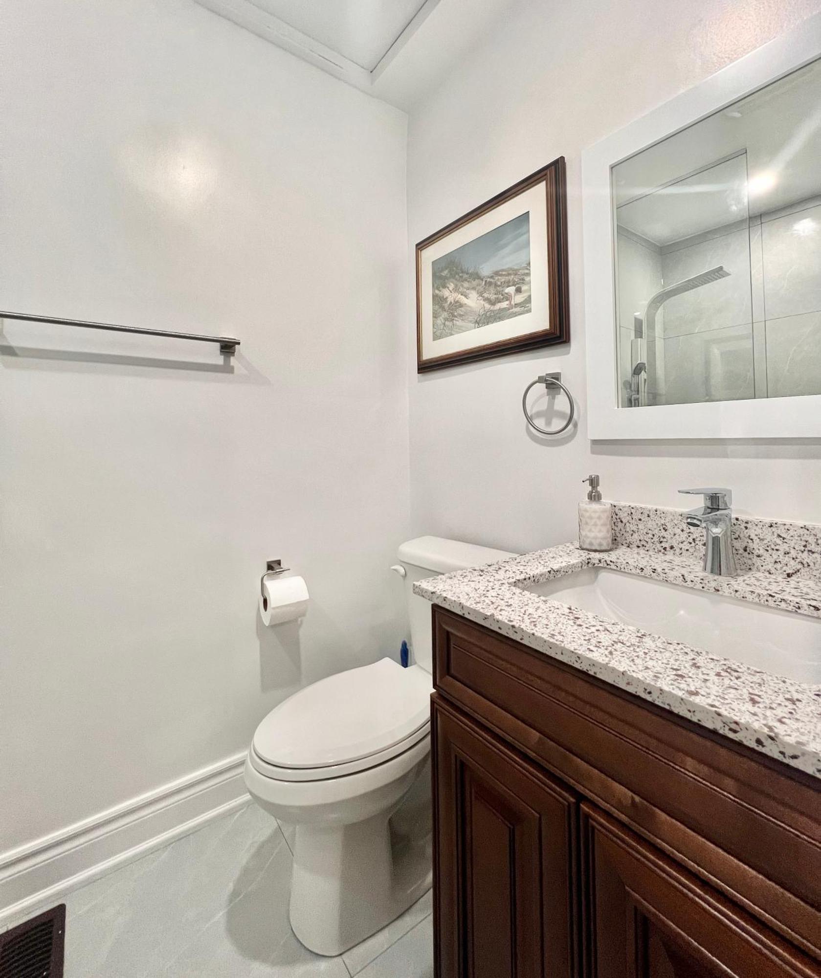 Upgraded Rooms With Bath 7-Min To Subway Near Downsview Rogers Stadium Τορόντο Εξωτερικό φωτογραφία