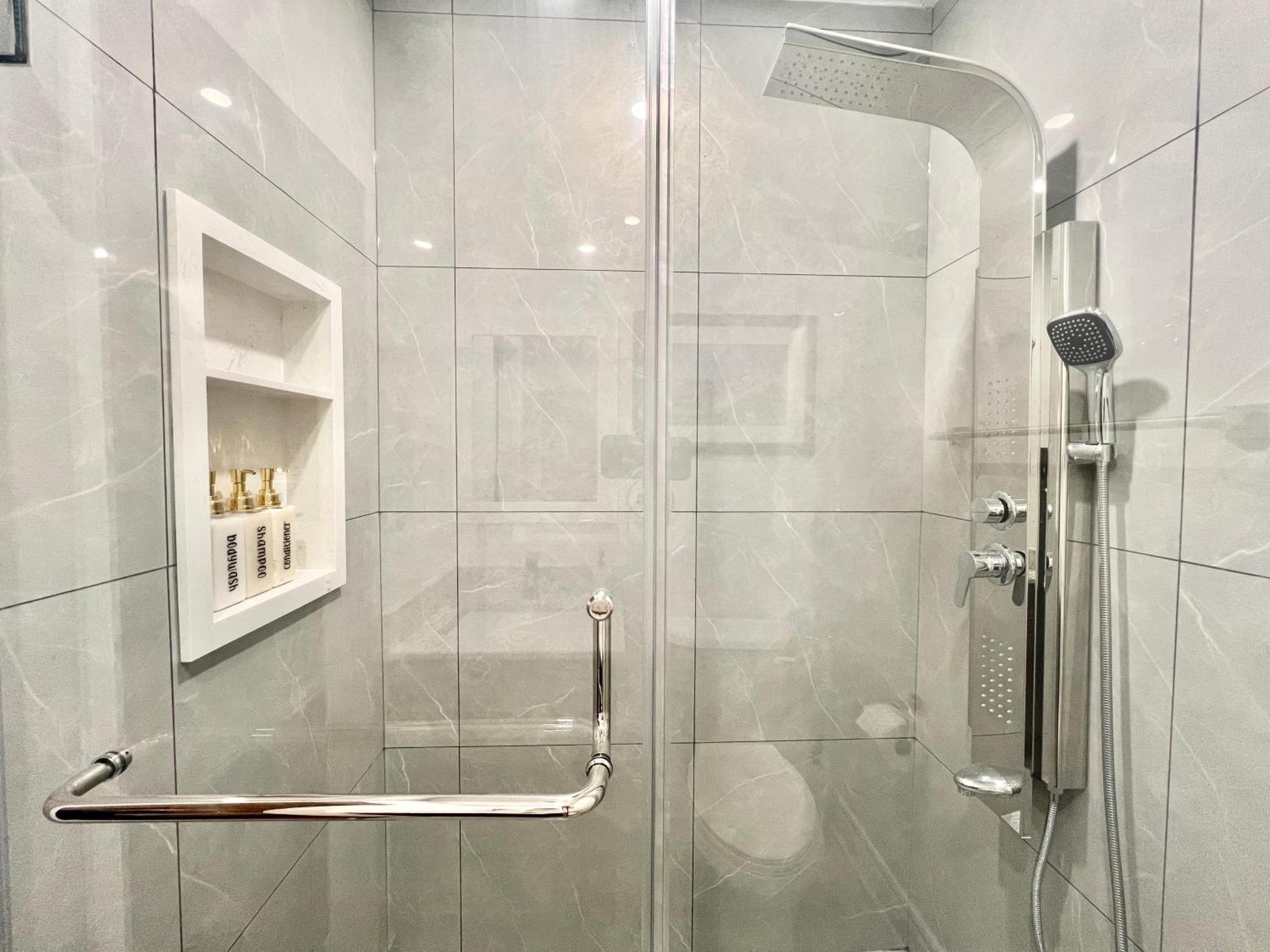 Upgraded Rooms With Bath 7-Min To Subway Near Downsview Rogers Stadium Τορόντο Εξωτερικό φωτογραφία