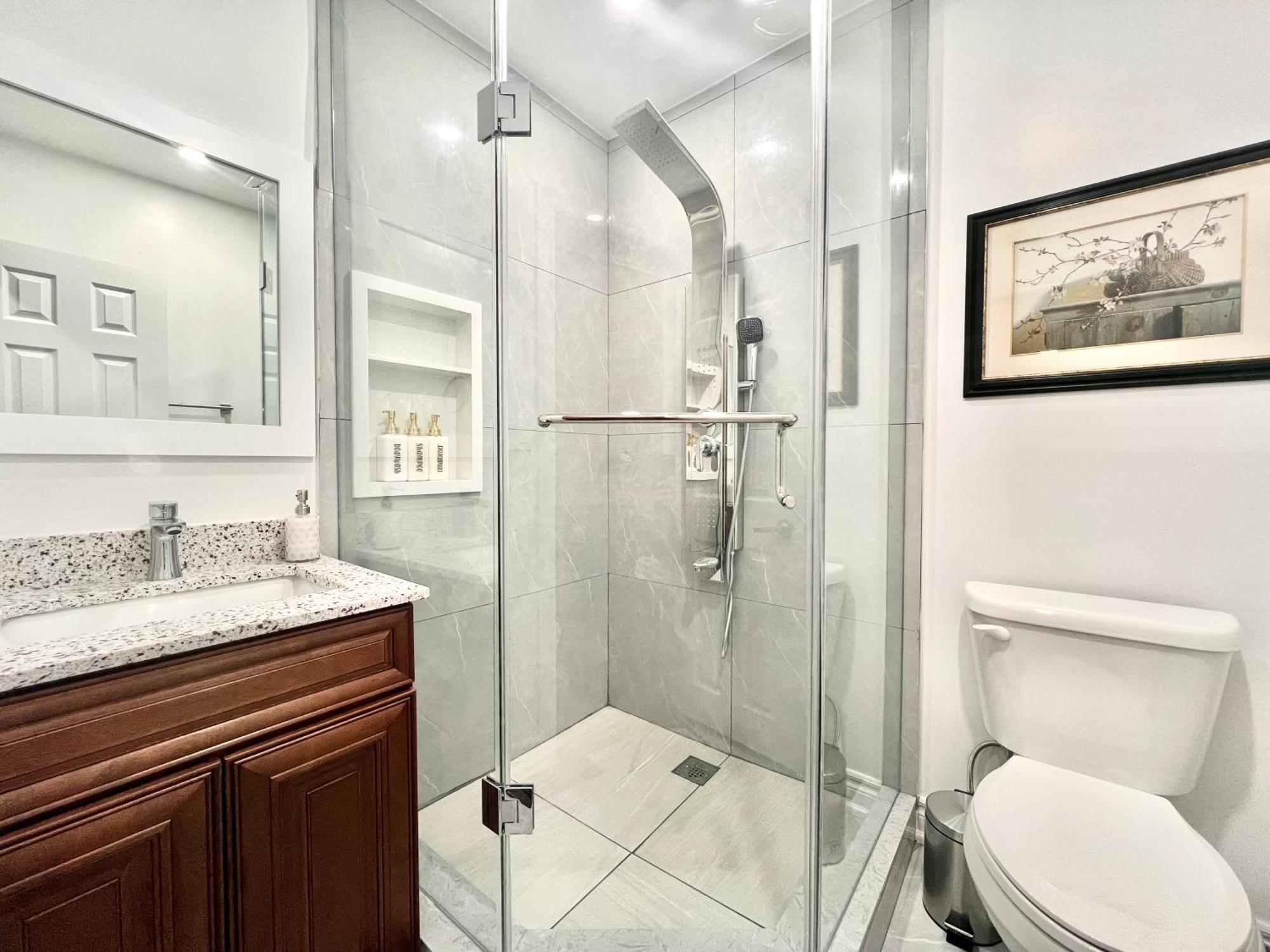 Upgraded Rooms With Bath 7-Min To Subway Near Downsview Rogers Stadium Τορόντο Εξωτερικό φωτογραφία
