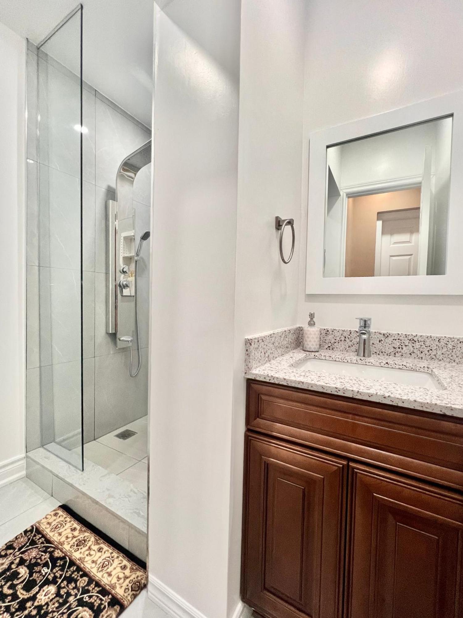 Upgraded Rooms With Bath 7-Min To Subway Near Downsview Rogers Stadium Τορόντο Εξωτερικό φωτογραφία