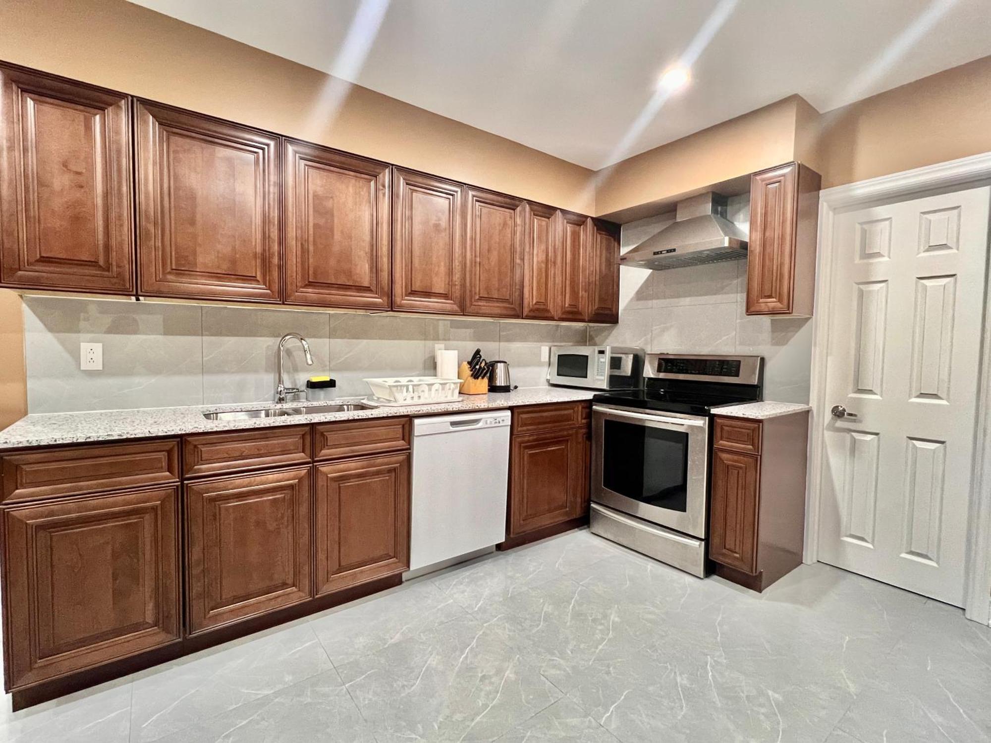 Upgraded Rooms With Bath 7-Min To Subway Near Downsview Rogers Stadium Τορόντο Εξωτερικό φωτογραφία